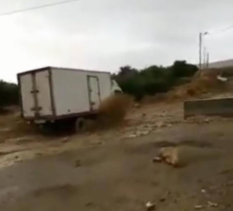 سيول جارفة في منطقة الكرك والطفيلة... فيديو