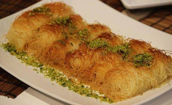 التوجيهي يرفع الطلب على الكنافة 25