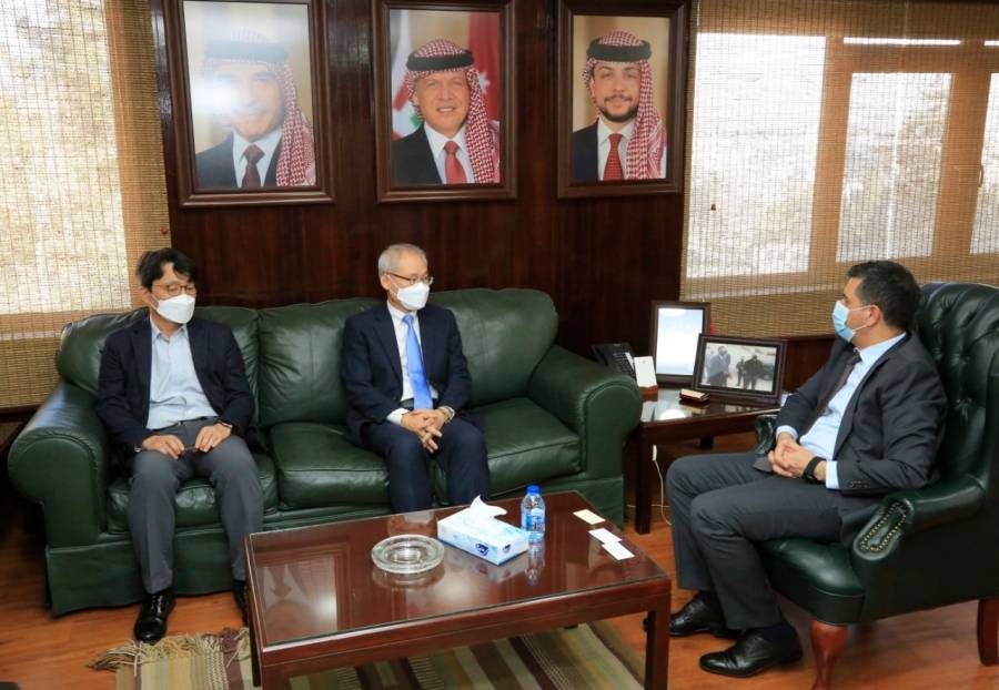 وزير المياه والري يبحث مع السفير الكوري تقديم الدعم لتنفيذ مشاريع في محافظات الكرك والطفيلة ومعان والبادية