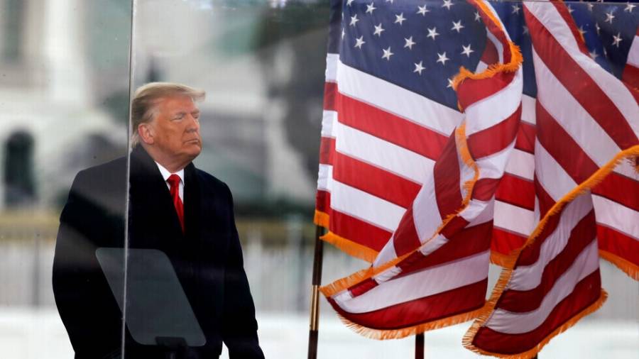 استطلاع: أكثر من 56 يؤيدون محاكمة ترامب ومنعه من تولي أي منصب حكومي مستقبلا