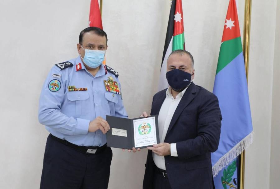 الحواتمة يكرم رئيس جمعية إنتاج السيد بشار الحوامدة