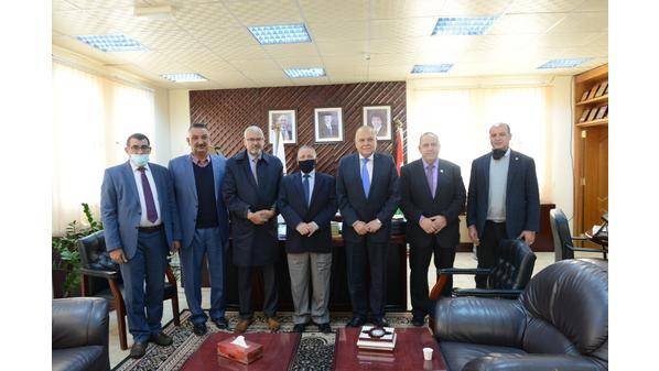 وفد من اتحاد الجامعات العربية يزور جامعة الطفيلة التقنية