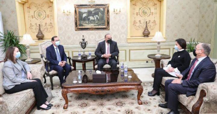 رئيس الوزراء يصل القاهرة في زيارة عمل