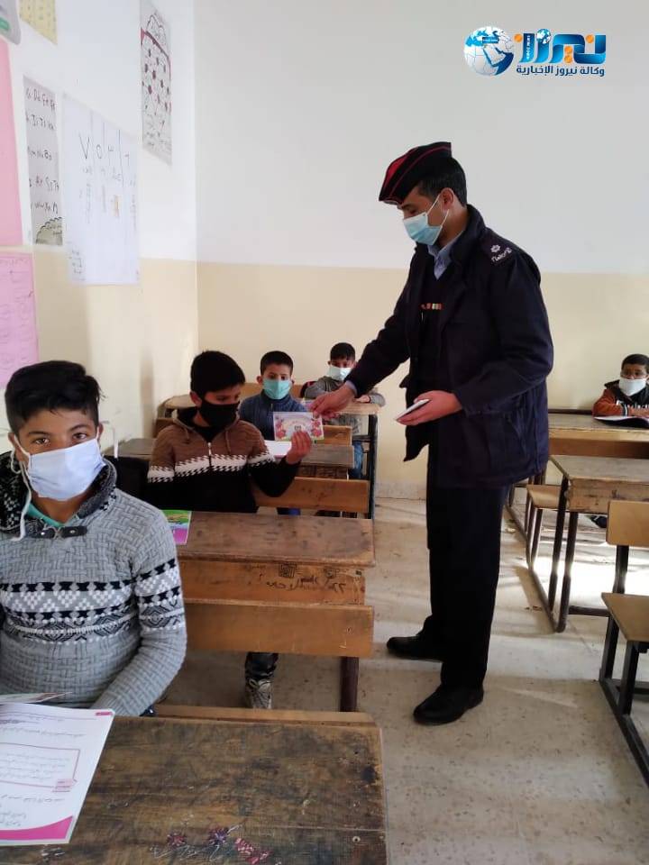 الشرطة المجتمعية تقوم بزيارة عددًا من المدارس الحكومية في البادية 
