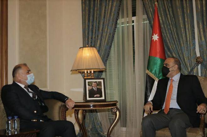 الخصاونة يؤكد أهمية تسريع المشروعات مع العراق