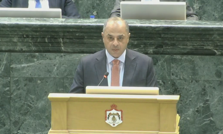 النائب أبو صعيليك: الأردن يقترض لسداد فوائد الدين .. وعلينا وقف تغول دول عربية على الإقتصاد الأردني