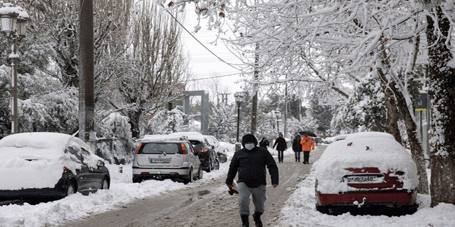 اليونان تشهد أعنف تساقط للثلوج عليها منذ 12 عاماً