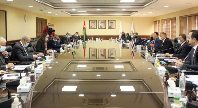 Trade minister, Iraqi counterpart discuss joint economic zone