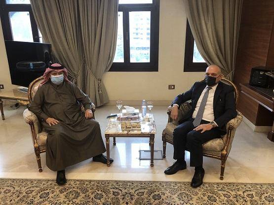 العضايلة يلتقي نظيره القطري