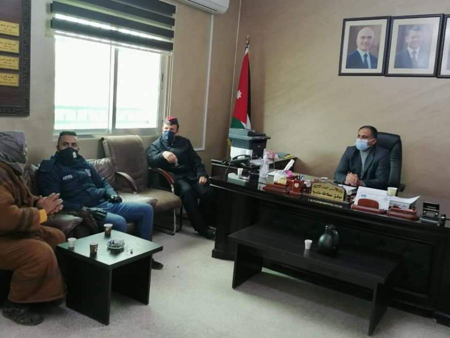 الشرطة المجتمعية تشارك في إنقاذ عائلة ونقلها إلى مركز إيواء... تفاصيل