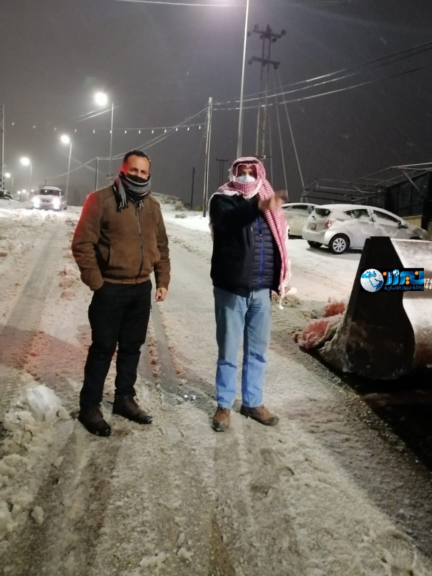 الخريشا تواصل تساقط الثلوج  ونتابع  فتح الطرق في لواء عين الباشا... صور