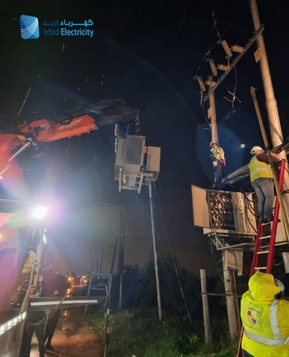 كهرباء اربد تواصل عملها لضمان استمرار الخدمة في ظل الظروف الجوية