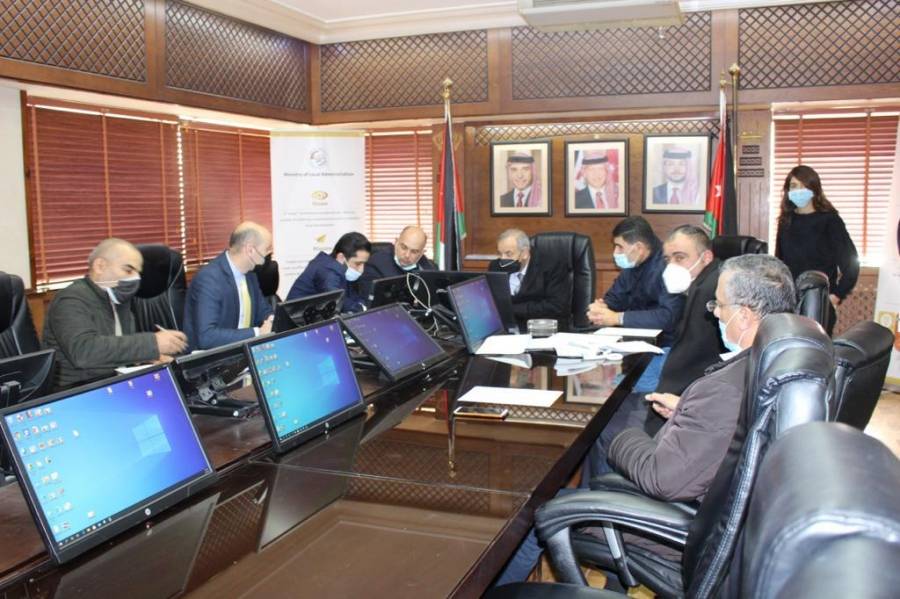 وزير الإدارة المحلية يثمن جهود البلديات خلال المنخفض الجوي