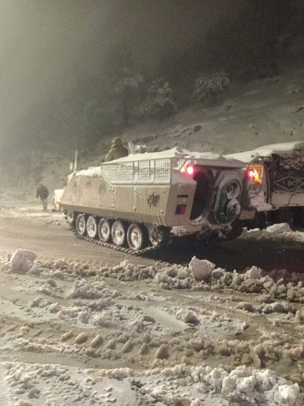 القوات المسلحة الأردنية تستمر بفتح الطرق الرئيسية والفرعية