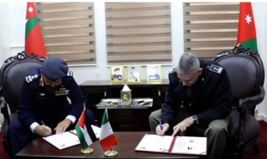 توقيع محضر التعاون العسكري بين القوات المسلحة الأردنية والإيطالية.