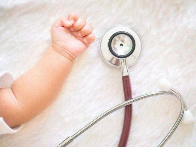 إلزام طبيب أطفال مشهور بالتعويض لأنه استأصل مرارة طفل دون داع