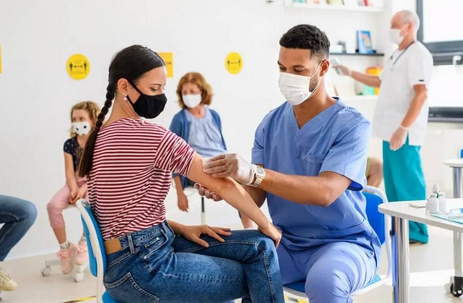 تجربة ولا أغرب حول كورونا.. حقن أصحاء بالفيروس!