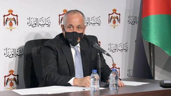 الحكومة توضح أسباب تعليق فتح قطاعات جديدة