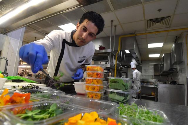 Market for edible flowers blossoms in Tunisia