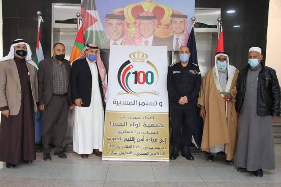 قائد أمن إقليم الجنوب يلتقي عدد من المتقاعدين العسكريين في لواء الحسا