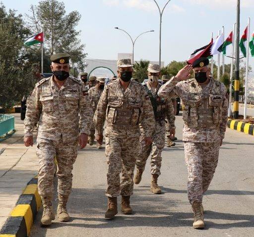 رئيس هيئة الأركان المشتركة يزور مدرسة الشهيد الملك عبدالله بن الحسين للمشاة...صور