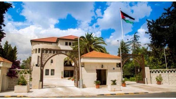 تعميم الحكومة بتقليص أعداد الموظفين العاملين إلى 30 يدخل حيز التنفيذ غداً