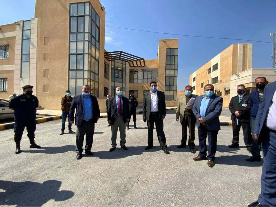 مدير الكهرباء الأردنية يتفقد محطات الشركة في مادبا...صور