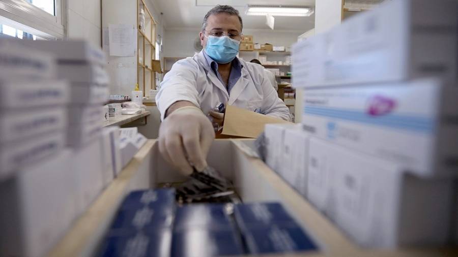 تطعيم كافة الكوادر الصحية والطبية