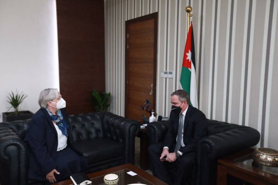 النابلسي يلتقي سفراء دول أجنبية في المملكة