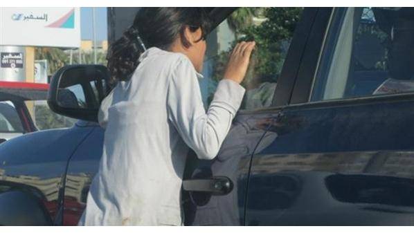 النائب الزعبي: مركبات فارهة تجمع متسولين وافدين عن الإشارات قُبيل بدء الحظر