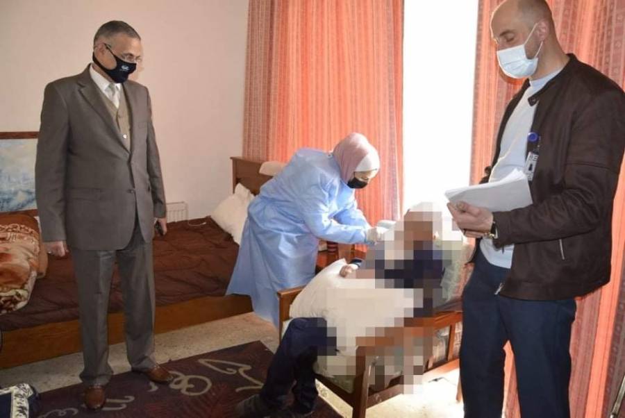 التنمية تواصل تنفيذ حملة تطعيم كبار السن في دور الايواء.