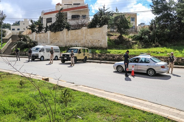 الجيش ينتشر على مداخل ومخارج محافظات المملكة  صور