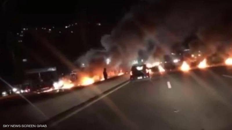 لبنان على صفيح ساخن.. شوارع تتأجج لليوم الرابع وليرة تواصل الانهيار!