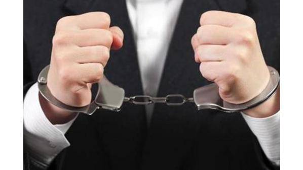 توقيف عريس ووالده اسبوعا لمخالفتهما اوامر الدفاع في اربد