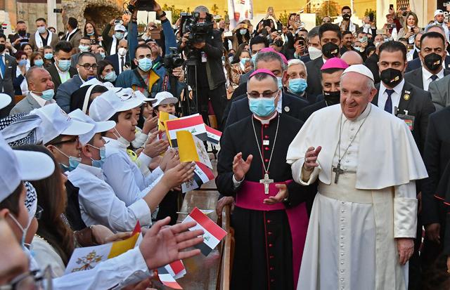 Pope, top Shiite cleric plead for peace in historic Iraq encounter