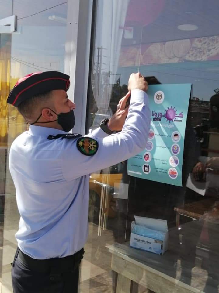 شرطة البادية الملكية تنفذ حملات توعوية للحد من انتشار فيروس كورونا .