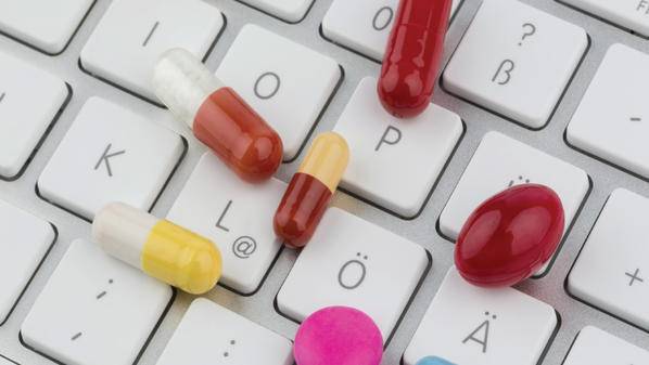 الغذاء والدواء: ضبط مئات العبوات من الأدوية المخالفة يتم تسويقها الكترونيا