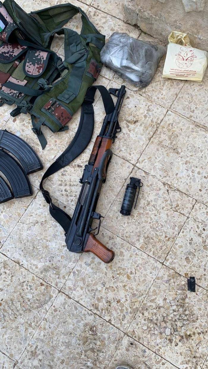 بالصور .. القبض على شخص مطلوب مروج للمواد المخدرة ومسلح جنوب العاصمة بعد مقاومته للقوة الأمنية