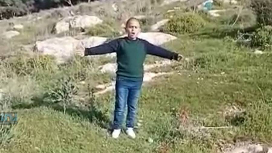 شاهد بالفيديو الطفل الحيصة يتحدث عن مناسبة تعريب قيادة الجيش و عيد الام