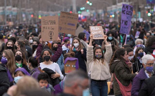 Tens of thousands brave virus restrictions for Women’s Day protests