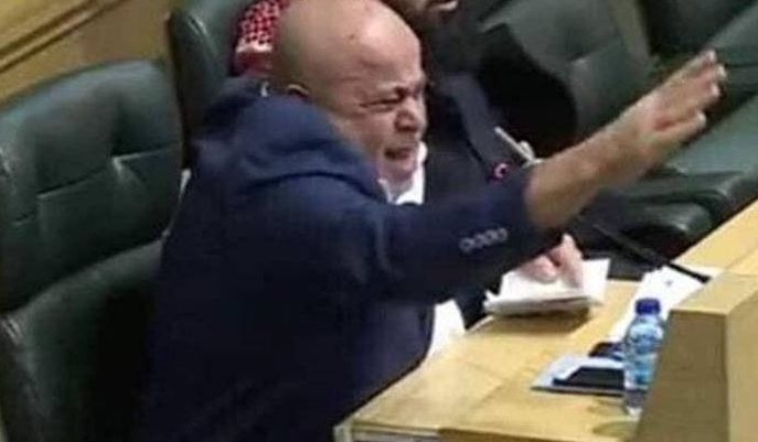 عاجل : عطية يحول سؤاله لاستجواب و يؤكد: حظر الجمعة يُكلف القطاع الخاص 200 مليون دينار و الحكومة ترد: سببه عدم الالتزام