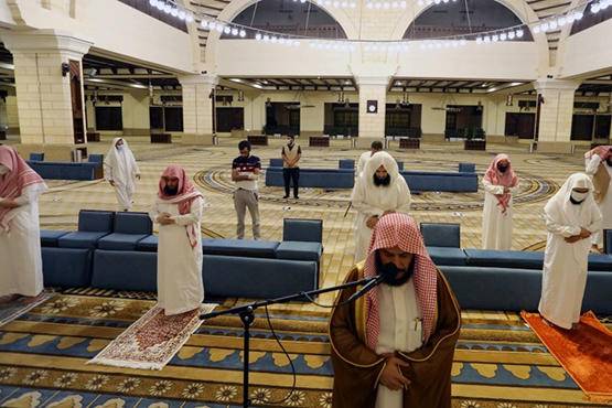 الخلايلة : الخروج للصلوات خلال الحظر الليلي خرق لأوامر الدفاع