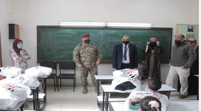 مركز الملك عبدالله الثاني لتدريب العمليات الخاصة يوزع مساعدات عينية