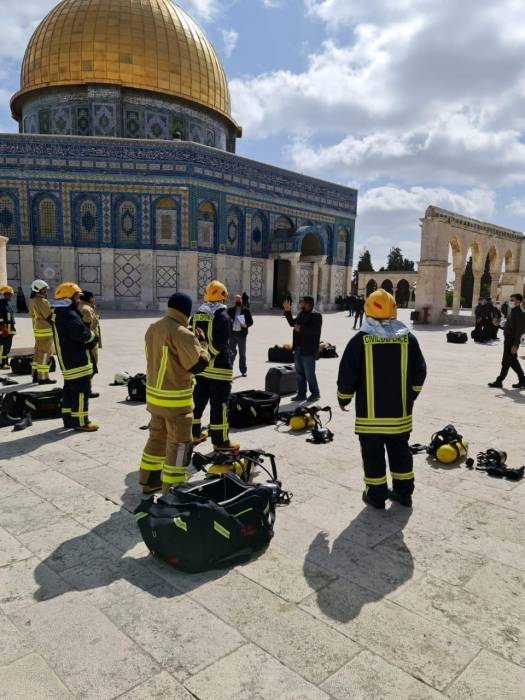 الدفاع المدني يعقد دورةً تدريبةً لطواقم الإطفاء في  المسجد الأقصى ويتفقد نظام  الإنذار داخل المسجد