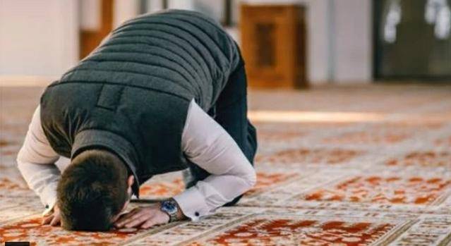 تقرر تعليق صلاة الجمعة لغاية نهاية الشهر الجاري.