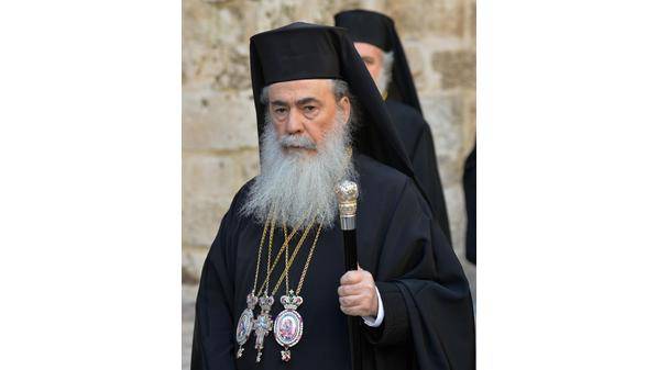 البطريرك ثيوفيلوس يعزي بشهداء السلط