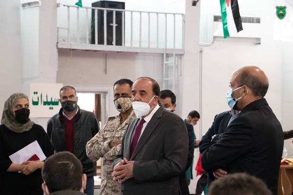 الأردنية تجهز مركزا للتطعيم ضد فايروس كورونا في صالة النشاطات الرياضية