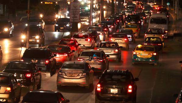 أزمة سير خانقة قبل ساعة من الحظر_ صور