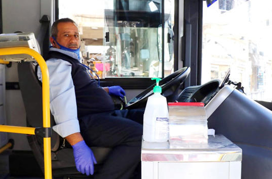 عاجل : عزايزة: سندرس الأثر المالي لخفض السعة المقعدية في وسائل النقل