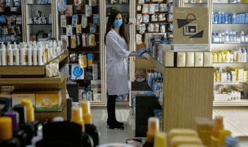 مطالب باستثناء قطاع الصحة والأدوية من الحظر